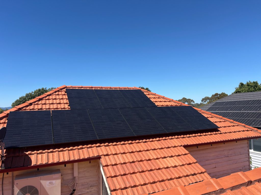 Solar panel and battery storage solutions in Australia by Astra Green Solar – trusted installers offering energy savings and VIC rebates.