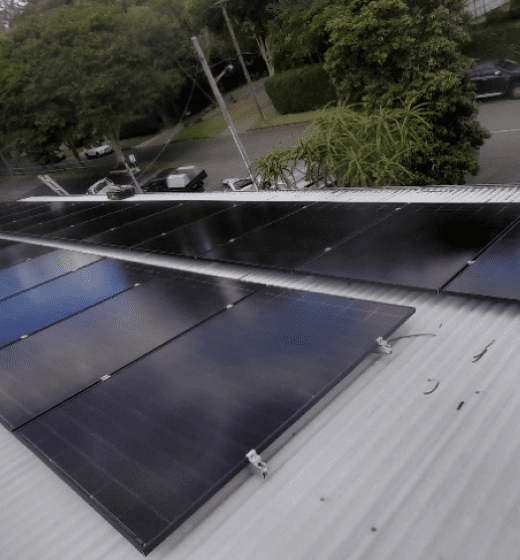 Solar panel and battery storage solutions in Australia by Astra Green Solar – trusted installers offering energy savings and VIC rebates.